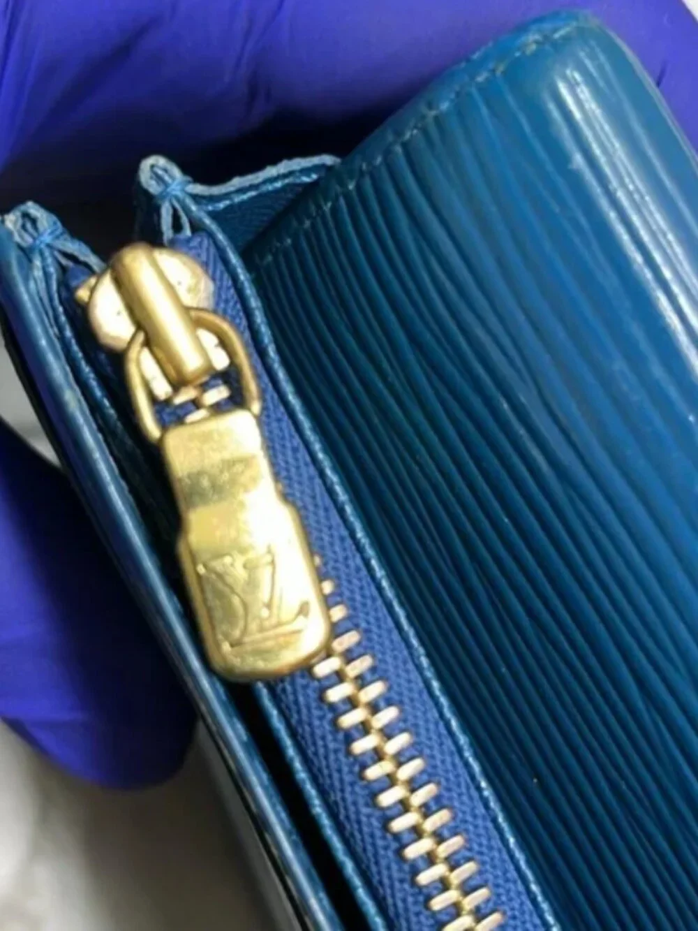 Louis Vuitton Epi Porte Tresor International Wallet With Chain Toledo in GUC - Picture 14 of 15